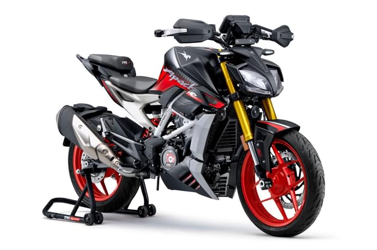 It remains mechanically unchanged from before, making the same 35.6hp and 28.7Nm of torque. TVS Apache RTR 310 front right static in studio